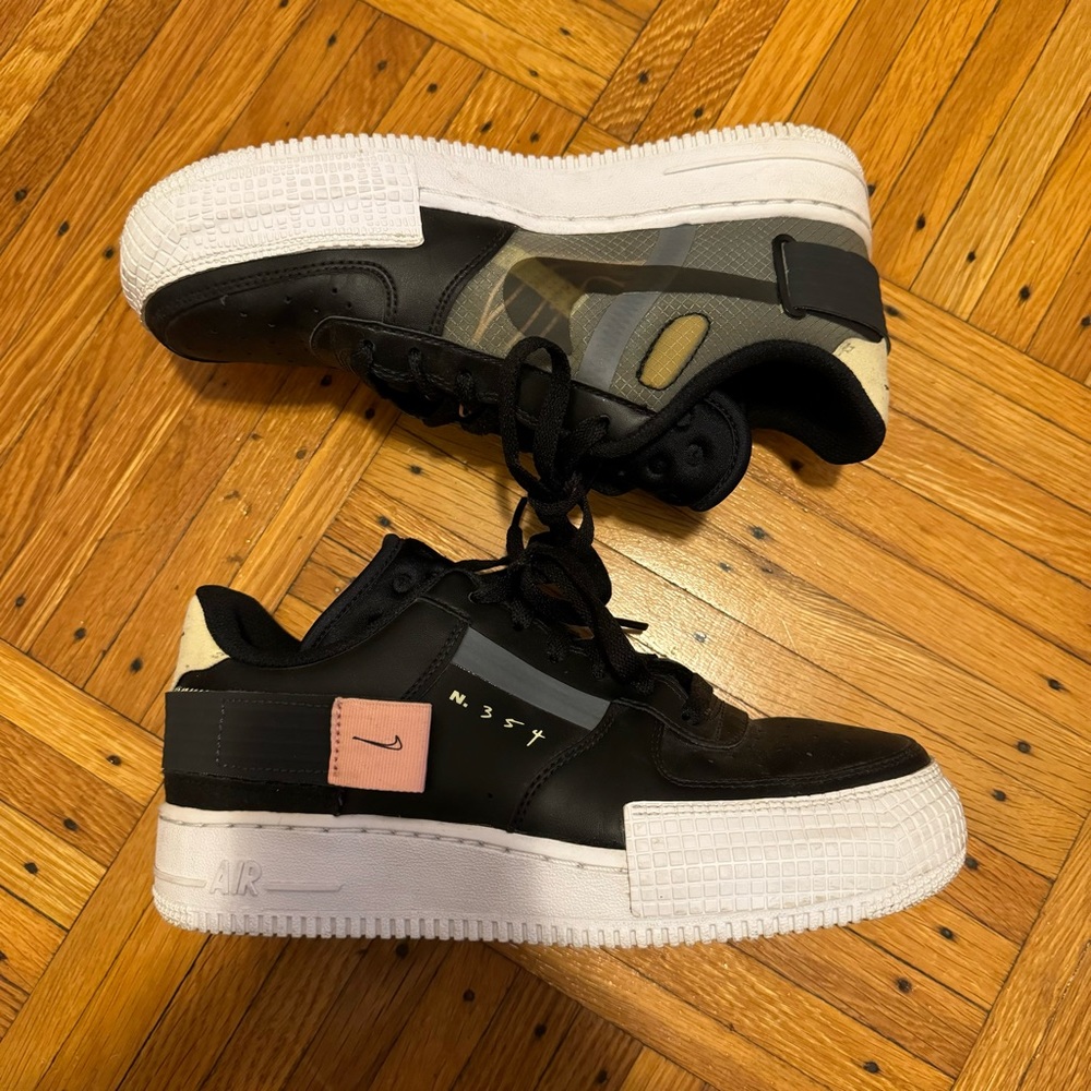 Nike Air Force 1 Type GS in Black Zinnia